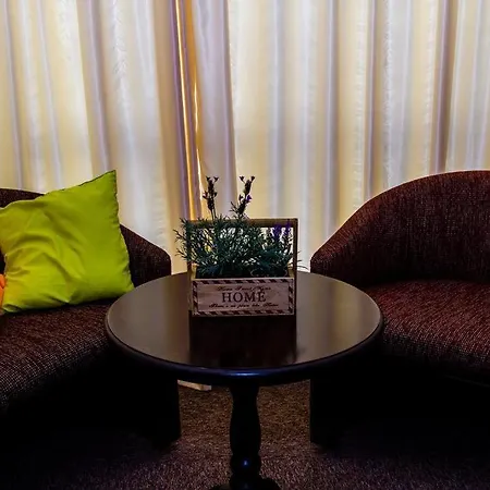 Sezoni South ゲストハウス 2*